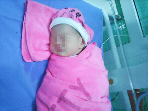 Quảng Nam: Bé gái sơ sinh bị mẹ bỏ rơi tại bệnh viện