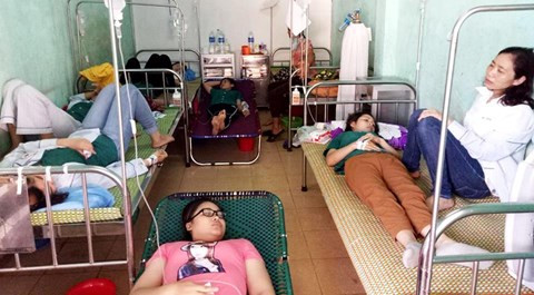 Nghệ An: Đình chỉ bếp ăn khiến 60 công nhân nhập viện