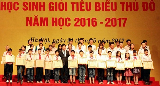 Hà Nội: Tuyên dương hơn 1000 học sinh có thành tích xuất sắc năm học 2016-2017