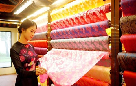 Festival Tơ lụa - Thổ cẩm Việt Nam và thế giới 2017: Giá trị văn hóa nghề tơ tằm 