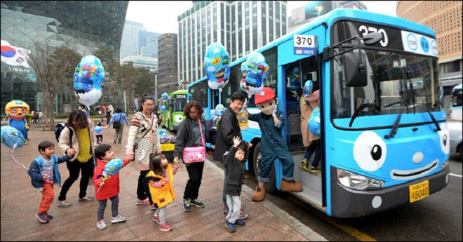 Hà Nội: Xe buýt dành riêng cho học sinh có giảm được tắc đường không?