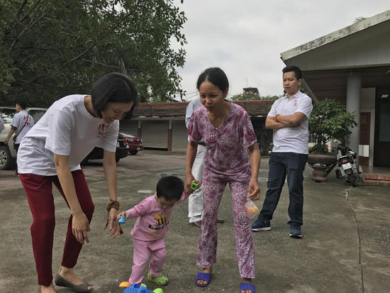 Vui Tết thiếu nhi ở làng trẻ SOS Hà Nội