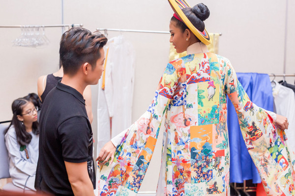 Trương Thị May catwalk xuất thần, làm vedette cho show từ thiện của Thuận Việt