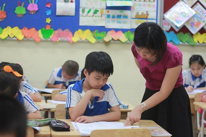 Bỏ biên chế: Bộ GD-ĐT nên nâng lương để giáo viên không phải dạy thêm