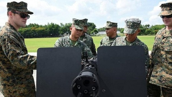 Mỹ chuyển giao hàng loạt vũ khí cho Philippines để chống IS
