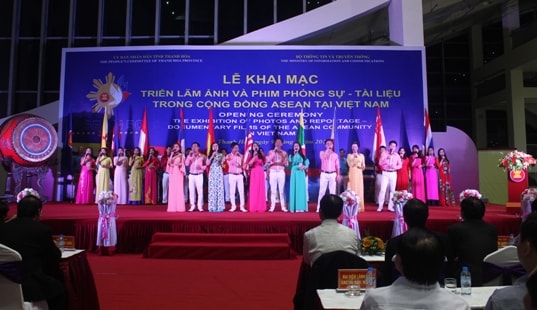 Khai mạc Triển lãm Ảnh và Phim phóng sự - tài liệu trong cộng đồng ASEAN tại Thanh Hóa