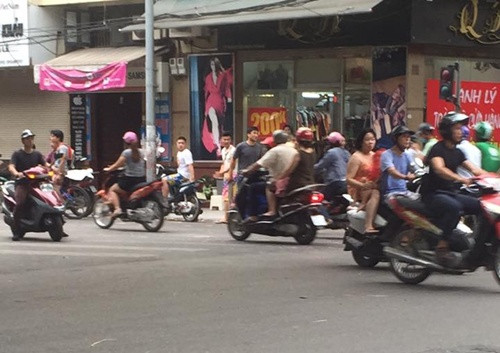 Hai nhóm thanh niên hỗn chiến trên phố cổ Hà Nội
