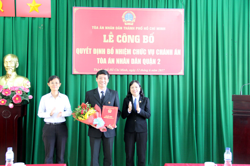 TAND Tp Hồ Chí Minh bổ nhiệm Chánh án TAND quận 2