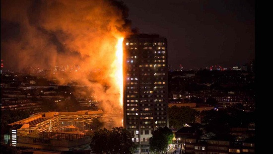 Thủ tướng Anh cam kết điều tra kỹ vụ cháy tòa tháp London