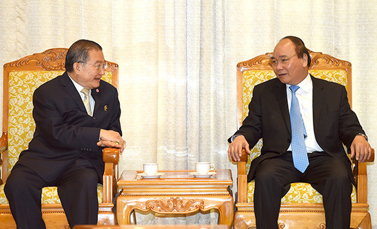 Thủ tướng Nguyễn Xuân Phúc tiếp Chủ tịch Tập đoàn TCC (Thái Lan)