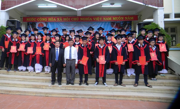 Thành tích tiêu biểu của của trường THPT chuyên Lương Văn Chánh-Phú Yên năm học 2016-2017