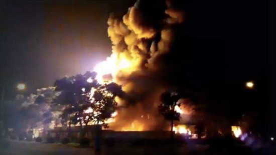 Cháy lớn tại khu công nghiệp Nội Bài lúc nửa đêm