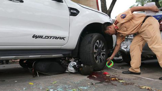 Hà Nội: Xe ô tô tông liên hoàn, nhiều người bị thương