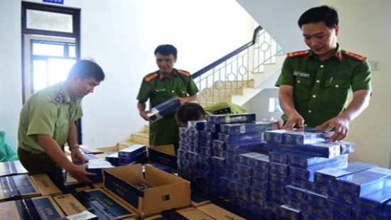 Bắt giữ 20.000 bao thuốc lá nhập lậu mang vào Đà Nẵng tiêu thụ