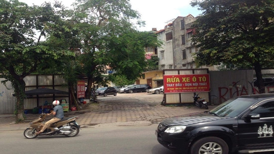 Quận Ba Đình - Hà Nội: Bãi xe trái phép ngang nhiên hoạt động trên đất dự án