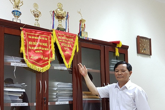 Thẩm phán Dương Trọng Quang làm tốt công tác chuyên môn, sôi nổi công tác phong trào