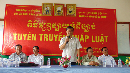 TAND 2 tỉnh Đồng Tháp và Prâyveng phối hợp tuyên truyền pháp luật