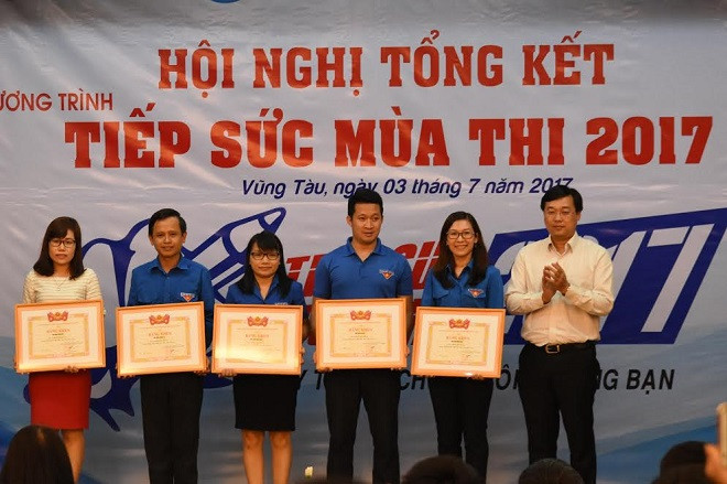 Chương trình tiếp sức mùa thi: Mang nhân văn đến với mọi thế hệ người Việt