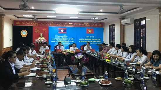 Đoàn công tác TAND tỉnh Savanakhet (Lào) thăm và làm việc tại TAND tỉnh Quảng Bình