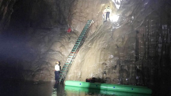 Bộ VHTT&DL yêu cầu Quảng Bình rút kinh nghiệm khi lắp thang, đục lỗ hang Sơn Đoòng