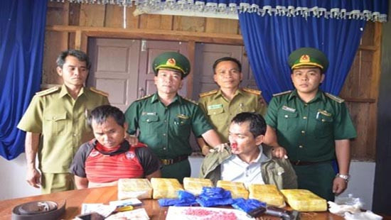 Bắt hai đối tượng người Lào vận chuyển 40.000 viên ma túy