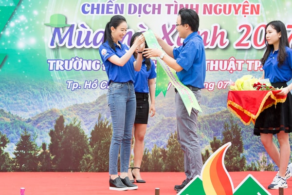 Á hậu Hà Thu làm đại sứ chiến dịch “Mùa hè xanh 2017”