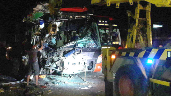 Tai nạn liên hoàn giữa 3 xe khách, 13 người thương vong