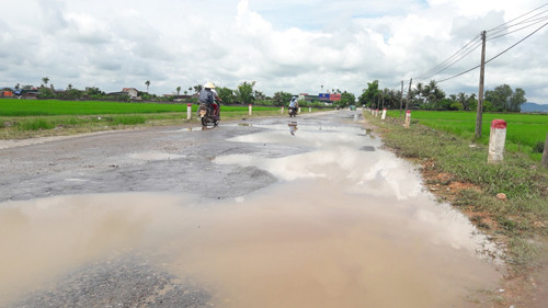 Nghệ An: Đường tỉnh lộ xuống cấp tiềm ẩn nguy cơ gây tai nạn