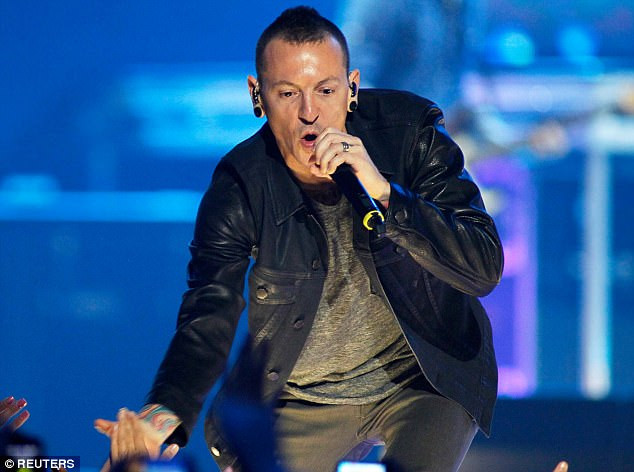 Giọng ca chính nhóm nhạc Rock huyền thoại Linkin Park tự tử tại nhà riêng