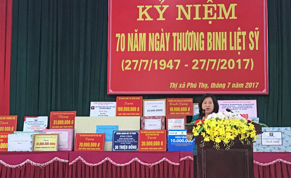 Phó Chánh án TANDTC Nguyễn Thuý Hiền thăm, tặng quà Trung tâm Điều dưỡng người có công tỉnh Phú Thọ