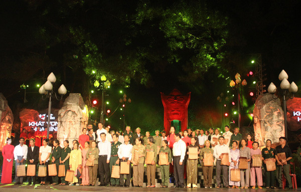 Chương trình nghệ thuật “Khát vọng hòa bình” tri ân các anh hùng liệt sỹ tại Quảng Trị