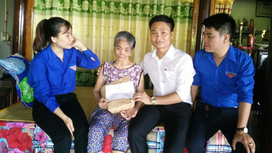 TAND tỉnh Quảng Bình thăm và tặng quà cho các mẹ Việt Nam Anh hùng