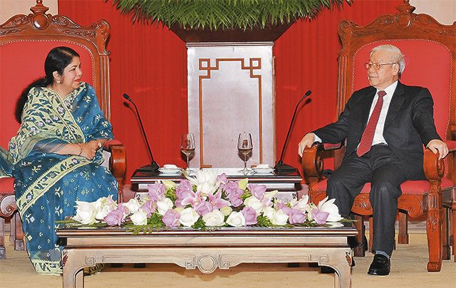 Chủ tịch Quốc hội Bangladesh hội đàm, tiếp xúc với lãnh đạo Việt Nam