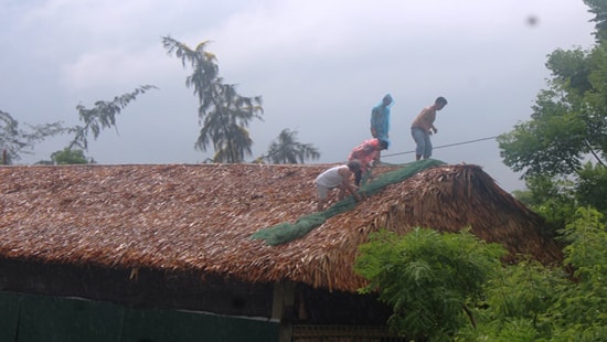 Hà Tĩnh: Căng mình chống bão 