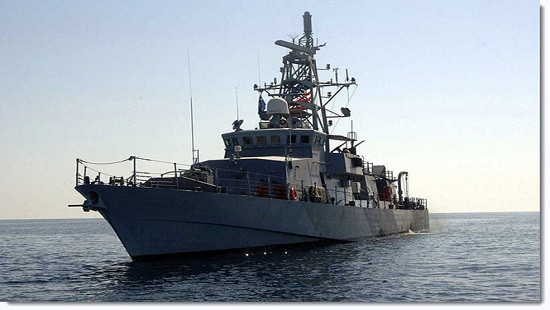 Lờ thông báo, tàu Iran nhận cảnh báo sắc lạnh từ tàu hải quân Mỹ