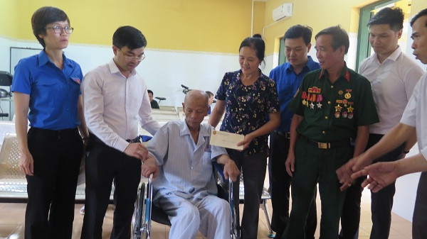 TANDTC tổ chức các đoàn thăm và tặng quà nhân ngày Thương binh - liệt sỹ