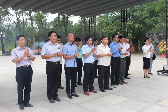 TAND Cấp cao tại Đà Nẵng phối hợp với Báo Công lý trao tặng nhà tình nghĩa cho các gia đình liệt sỹ