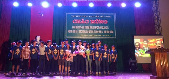 Trường THPT chuyên Hà Tĩnh: Vinh danh “những người hùng” chiến thắng trở về