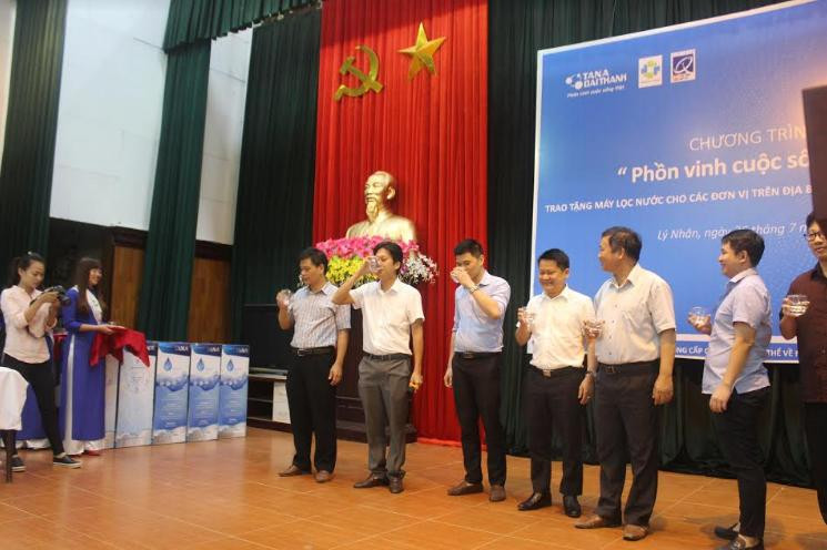 Trao tặng 50 máy lọc nước cho huyện Lý Nhân, tỉnh Hà Nam