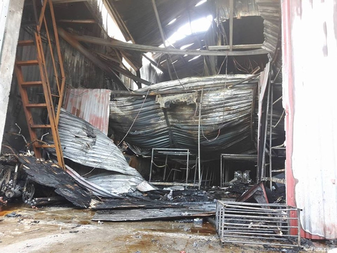 Hà Nội: Cháy lớn tại xưởng bánh kẹo, nhiều người thương vong