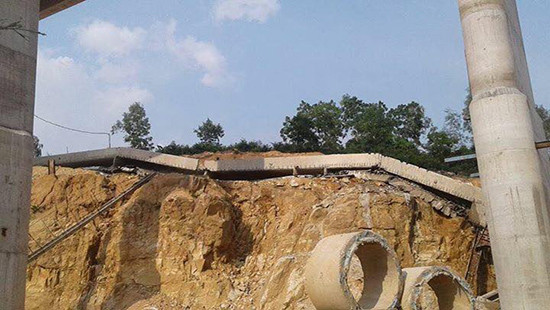 Quảng Ninh: Sập gãy dầm cầu đường cao tốc Hạ Long - Vân Đồn