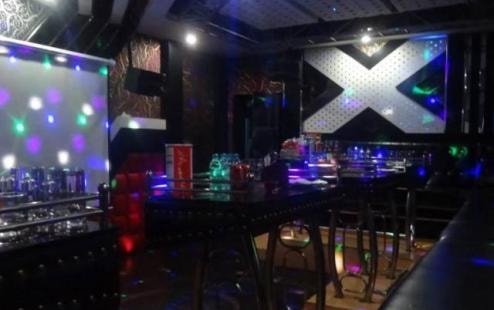 Nổi máu côn đồ đập phá quán karaoke