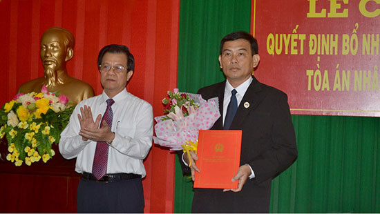 Công bố quyết định bổ nhiệm Phó chánh án TAND tỉnh Trà Vinh