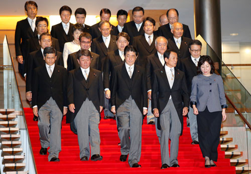 Thủ tướng Nhật Bản cải tổ nội các mong để 