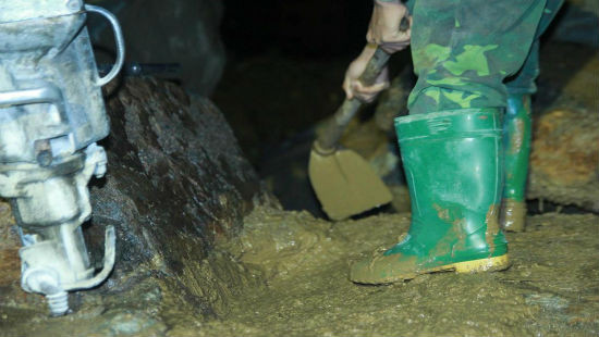 Yên Bái: Xuyên đêm phá đá, dọn bùn khắc phục sau trận lũ quét