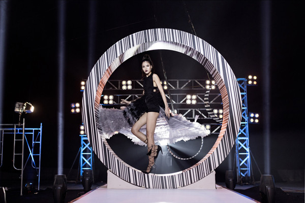 Vietnam's Next Top Model- tập 7: Kim Dung lên ngôi thủ lĩnh, Lại Thanh Hương ra về