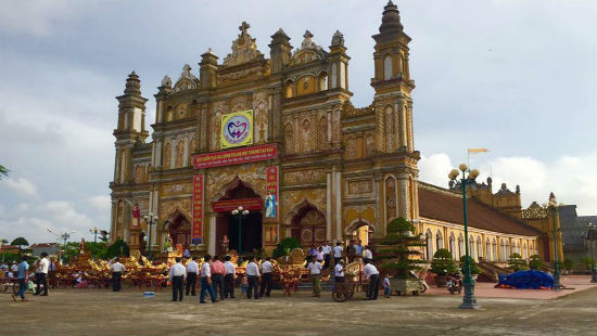 Nam Định: Nhà thờ cổ bị ngọn lửa thiêu rụi trong đêm 