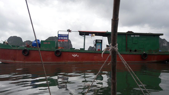 Quảng Ninh: Bắt giữ tàu chở 30.000 lít dầu “lậu”