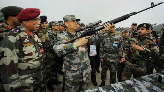  Ấn Độ rút dân, đưa 210.00 quân đến biên giới để đối phó với Trung Quốc
