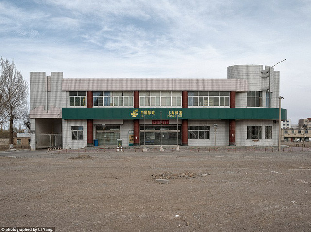 “Các bạn sẽ không tìm thấy thành phố này trên bất cứ bản đồ nào của Trung Quốc”, nhiếp ảnh gia Li Yang, người hiện sống ở thủ đô Bắc Kinh, cách thành phố 404 khoảng 2.000km cho biết.